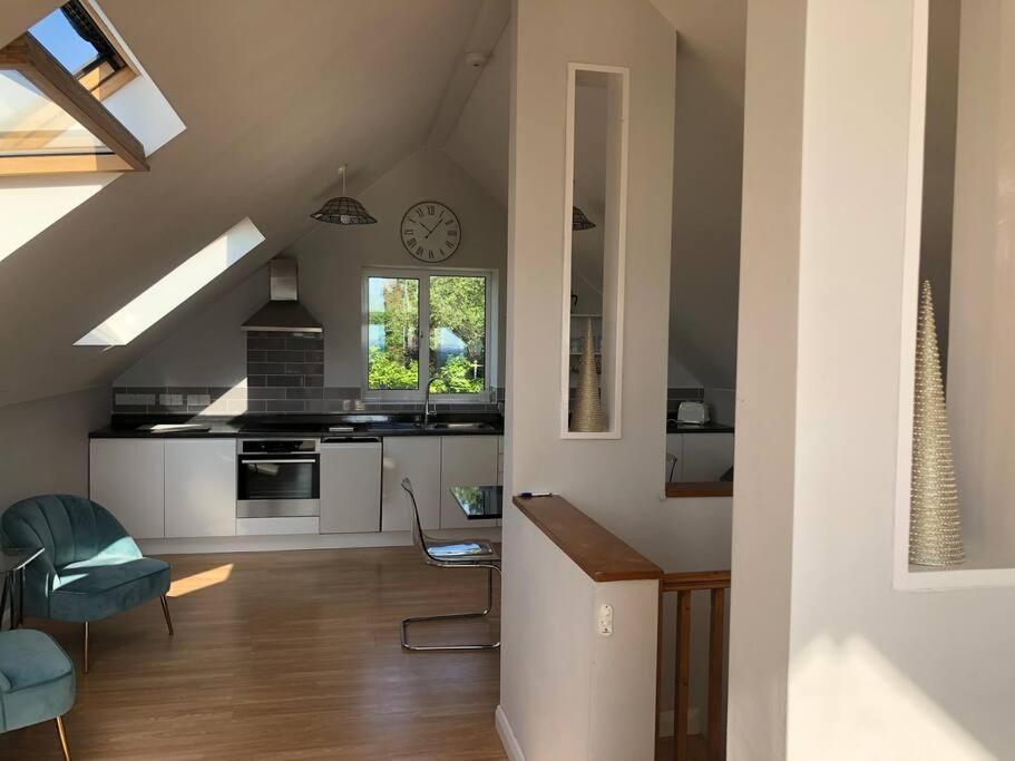 2 Bedroom With Beautiful Views Over The Mendips *