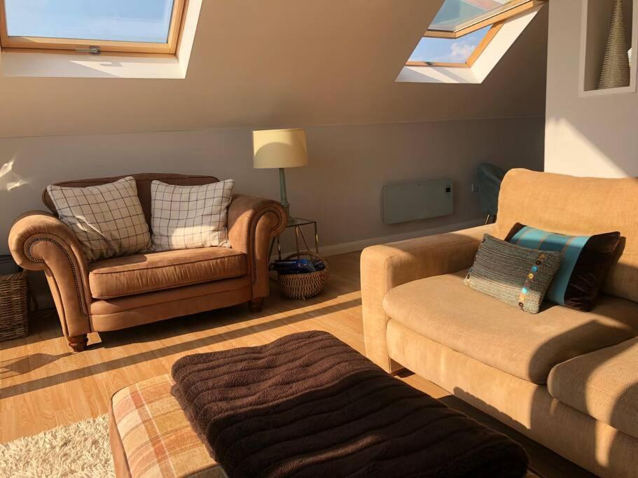 2 Bedroom With Beautiful Views Over The Mendips Holiday home Radstock